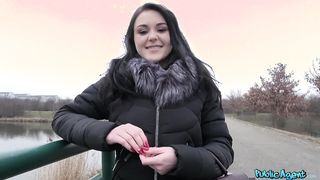 Orosz tinédzser fiatalasszony pénzért hancúrozik