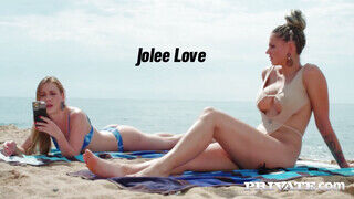 Jolee Loveot a strandon szedik fel egy kicsike segglyukba baszásra