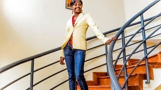 Csoki amatőr casting forgatás irodai fotózásra keményen meghágja a nagyméretű faszú producer