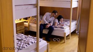 Lady Dee forró tinédzser kalandja erőszakos akcióval