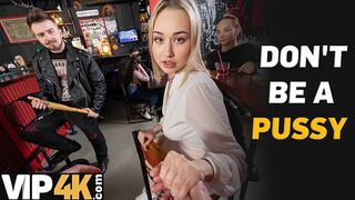 Bátor világos szőke pornósztár bassza idegen kant a bárban