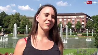 Német turista kiscsaj kültéri anális kufircolása