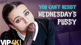 Lispy wednesday rakta a nevelő apa gigantikus faszát mint egy igazi kutyaként
