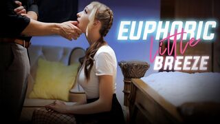 Cuki tinédzser Breezy Bri kinky hangulatban csábítja a nevelő atyja barátját izgató alsóruhában