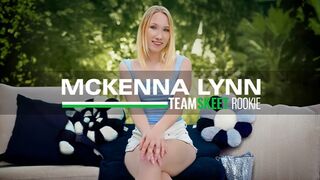 Mckenna Lynn legelső pornója: szöszi fiatalasszony vad faszas kalandja