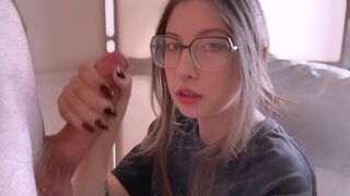 A lusta gamer tinédzser lecidázza a fazsat és mellkasába vesz duggást