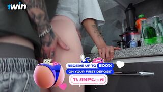 Kollégiumi szomszéd csaj popókáját lube nélkül megrépázza egy nagyméretű bré