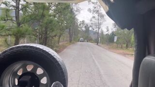 Adrenalinlöket után vad lezbi döngölés a szabadban