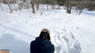 Ázsiai fitnesz pipi keményen megkefélve a hidegben -20°c-on