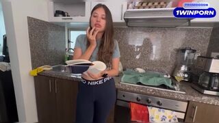 Vadító szöszke szomszédom masturbálós videót kér tőle a szeretője számára