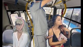 Kéjenc a buszon dörzsölődik nőkhöz nyilvánosan!