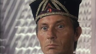 Simona Valli kolosszális kukacot kap a retro Ezer és Egy Éjszaka legelső epizódjában