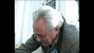 Valódi olasz milf pornósztár pipázik a privát bűnösök 4 részében